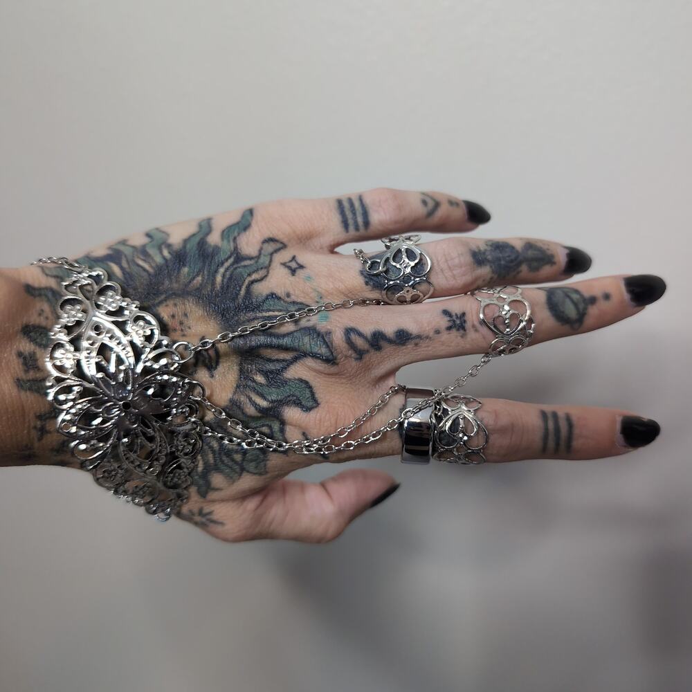 Silver Filigree Hand Chain with Rings Gothic - Picture 2 of 4